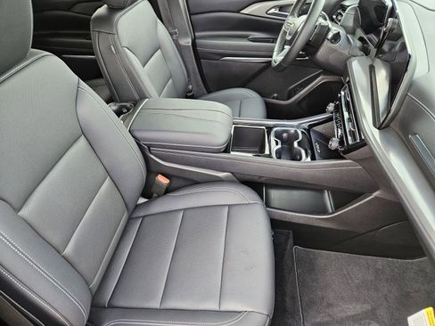 Certified 2026 Chevrolet Traverse LT w/ Driver Confidence Package image 17