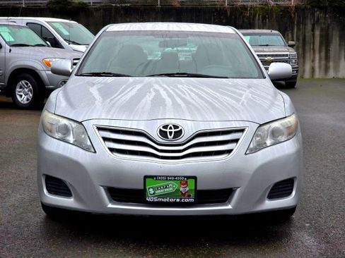 Used 2011 Toyota Camry LE image 2