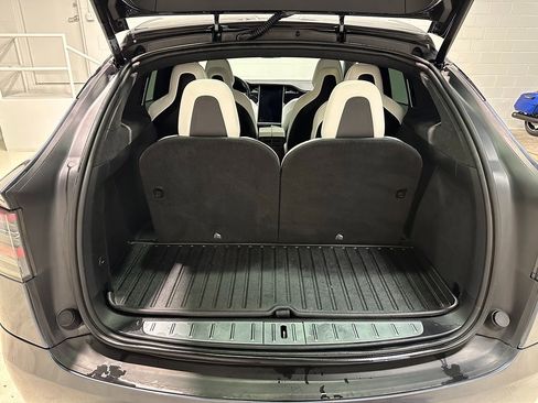 Used 2019 Tesla Model X image 7