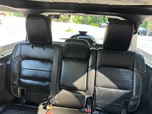 Used 2018 Jeep Wrangler Unlimited Sahara AWD/4WD image 26