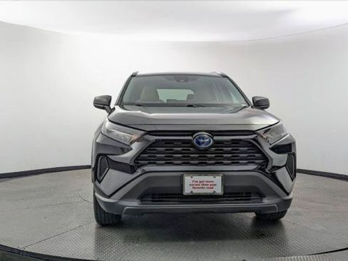 Used 2021 Toyota RAV4 LE AWD/4WD image 12