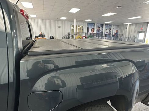 Used 2017 GMC Canyon Denali image 6