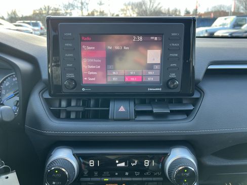 Used 2020 Toyota RAV4 LE image 17