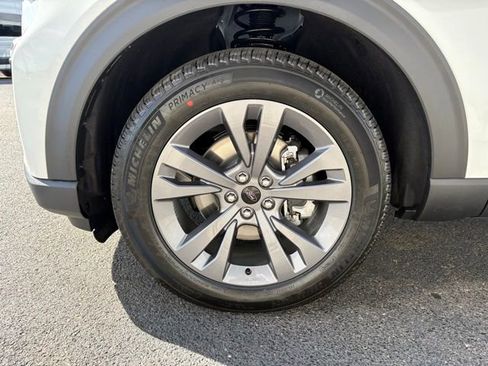 New 2026 Ford Explorer Active w/ Active Comfort Package image 9