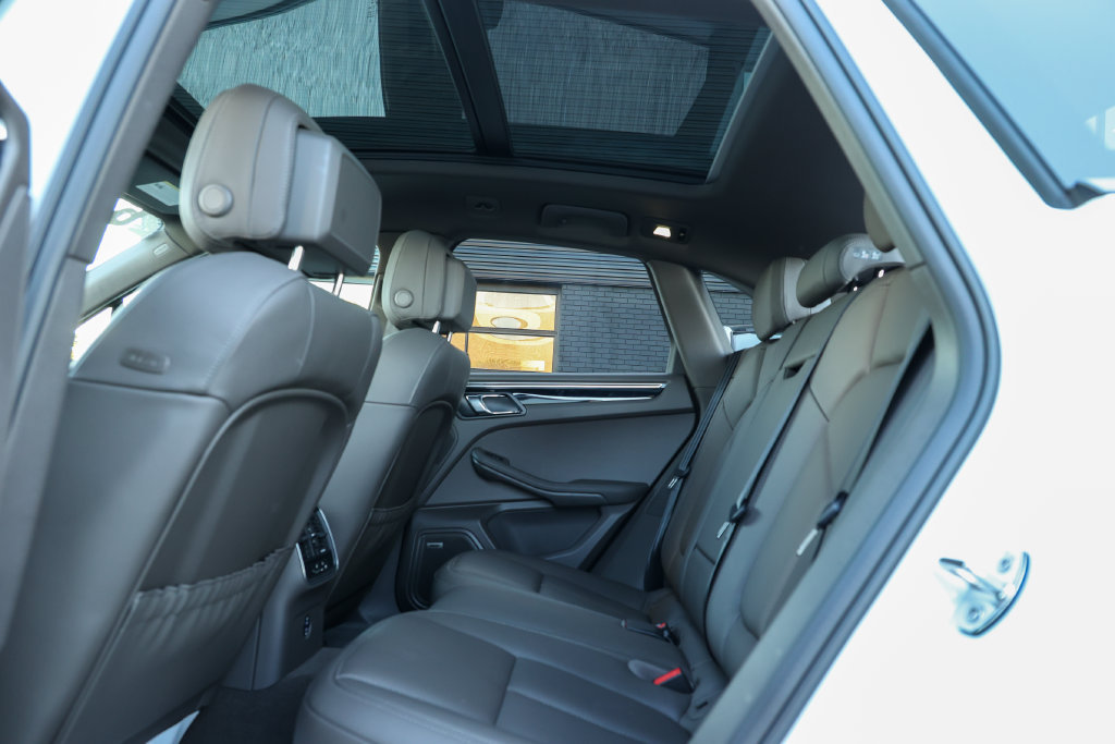 Certified 2026 Porsche Macan AWD/4WD image 30