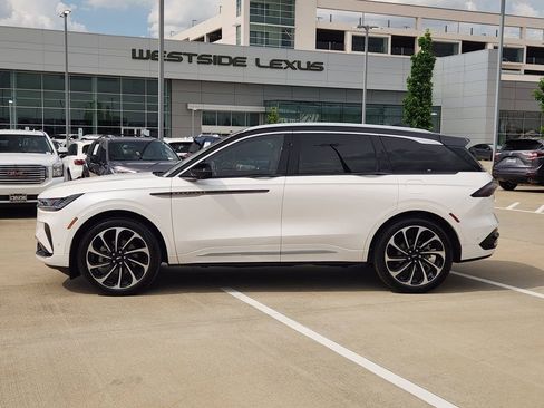 Used 2024 Lincoln Nautilus Black Label AWD/4WD image 4