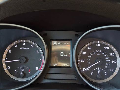 Used 2017 Hyundai Santa Fe Sport FWD image 24