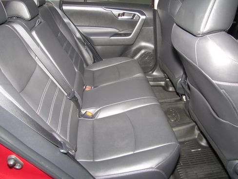 Used 2025 Toyota RAV4 XLE Premium FWD image 18