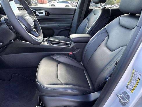 New 2026 Jeep Compass Limited image 10