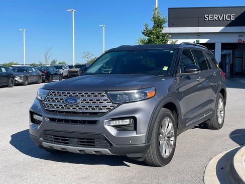 Used 2021 Ford Explorer Limited w/ Equipment Group 301A RWD image 3