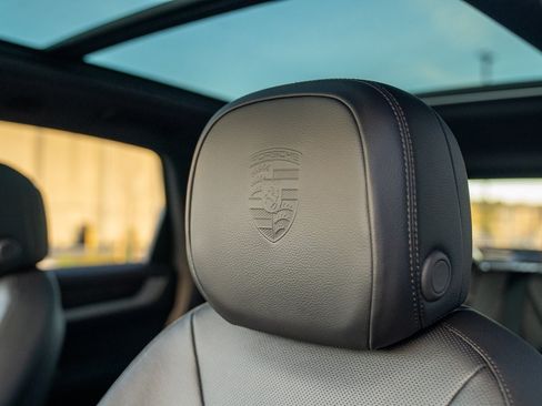 Certified 2026 Porsche Cayenne AWD/4WD image 13