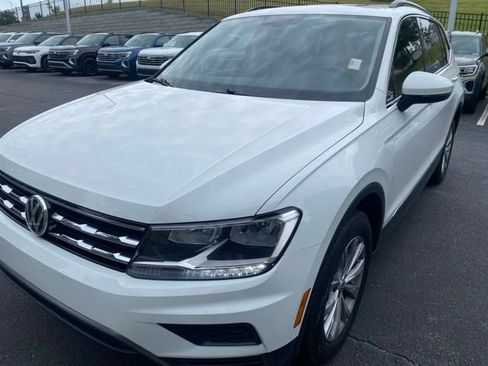 Used 2018 Volkswagen Tiguan SE w/ Panoramic Sunroof Package FWD image 9