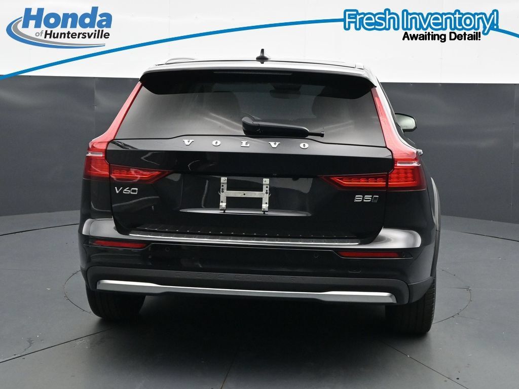 Used 2025 Volvo V60 B5 Cross Country Plus AWD/4WD image 8