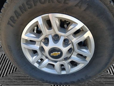 Used 2025 Chevrolet Silverado 2500 LT w/ Convenience Package AWD/4WD image 10