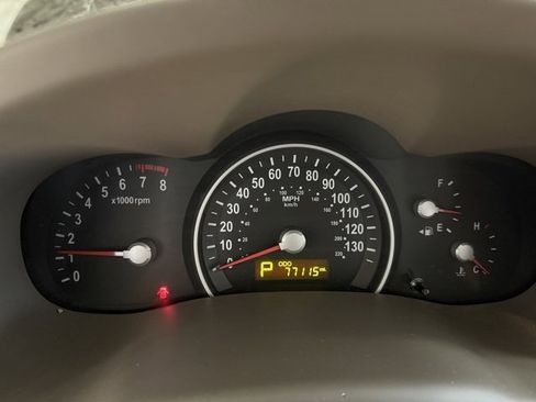 Used 2014 Kia Sedona LX image 21