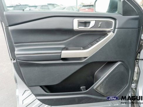 Used 2023 Ford Explorer XLT w/ Equipment Group 202A AWD/4WD image 18