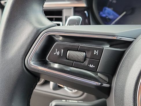 Certified 2025 Porsche Macan AWD/4WD image 37