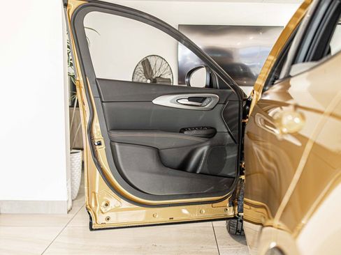 New 2026 Alfa Romeo Tonale Veloce w/ Quick Order Package 23H Volce image 30