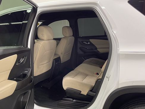Used 2023 Chevrolet Traverse LS w/ Safety Package FWD image 14