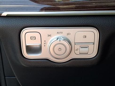 Used 2022 Mercedes-Benz GLS 450 4MATIC image 21