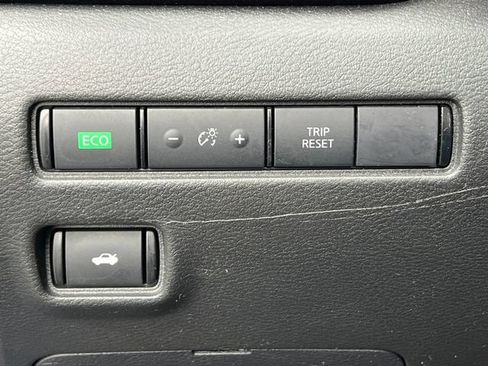 Used 2024 Nissan Sentra SV FWD image 9