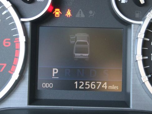 Used 2014 Toyota Tundra Platinum image 40