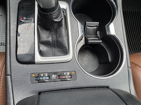 Certified 2019 Toyota Highlander Limited AWD/4WD image 23
