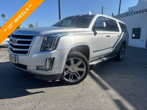 Used 2018 Cadillac Escalade ESV Luxury RWD image 1