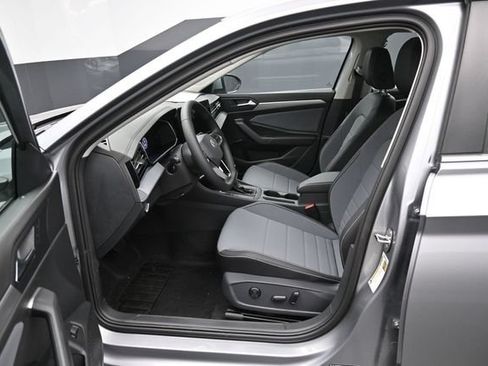 New 2026 Volkswagen Jetta SE FWD image 9