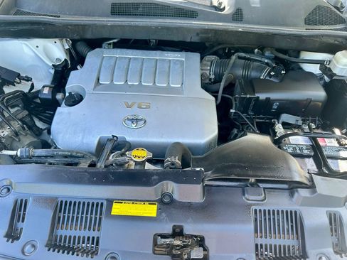 Used 2012 Toyota Highlander FWD w/ Tech Pkg image 9