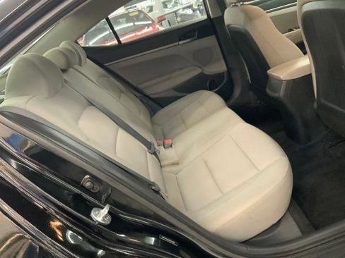 Used 2018 Hyundai Elantra SE FWD image 13