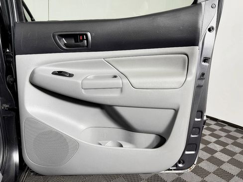 Used 2014 Toyota Tacoma w/ SR5 Package image 37