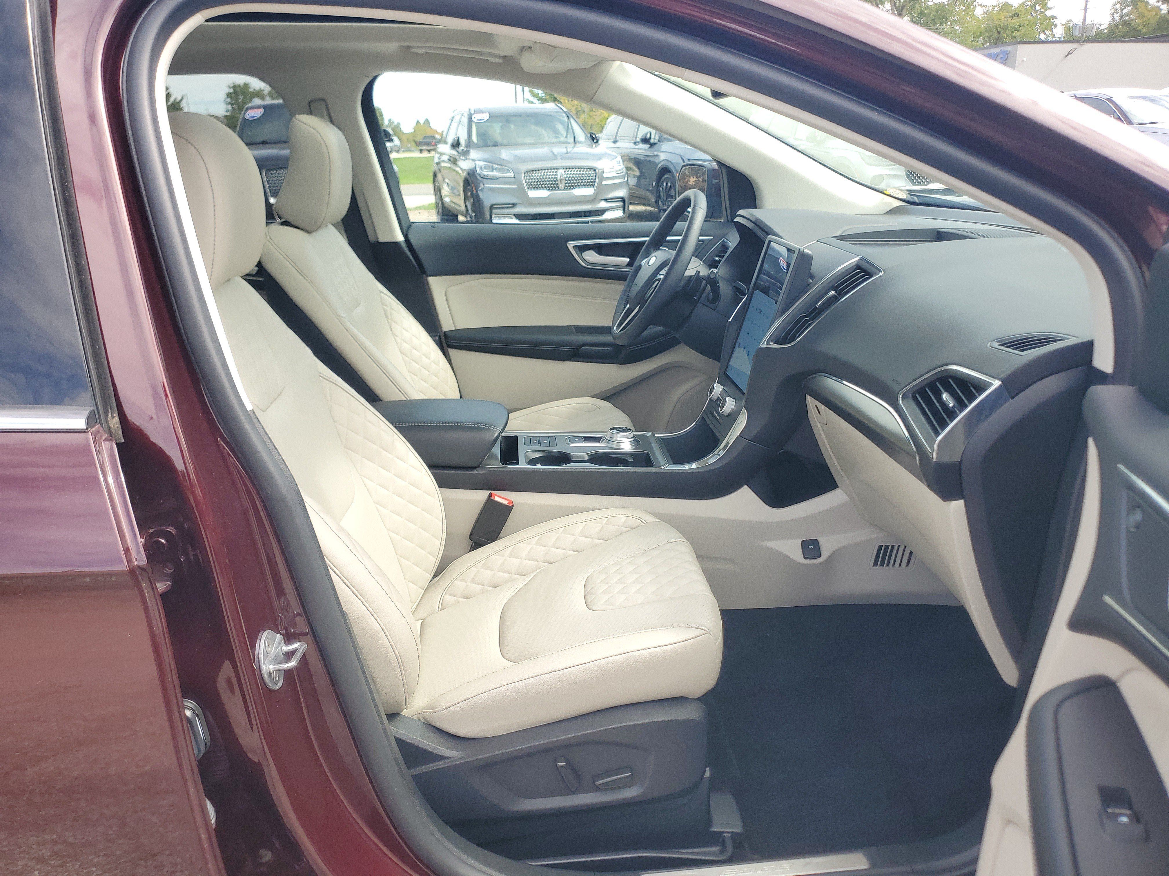 Used 2024 Ford Edge Titanium w/ Equipment Group 301A AWD/4WD image 9