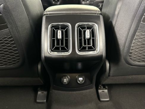 Used 2022 Kia Sorento S image 34