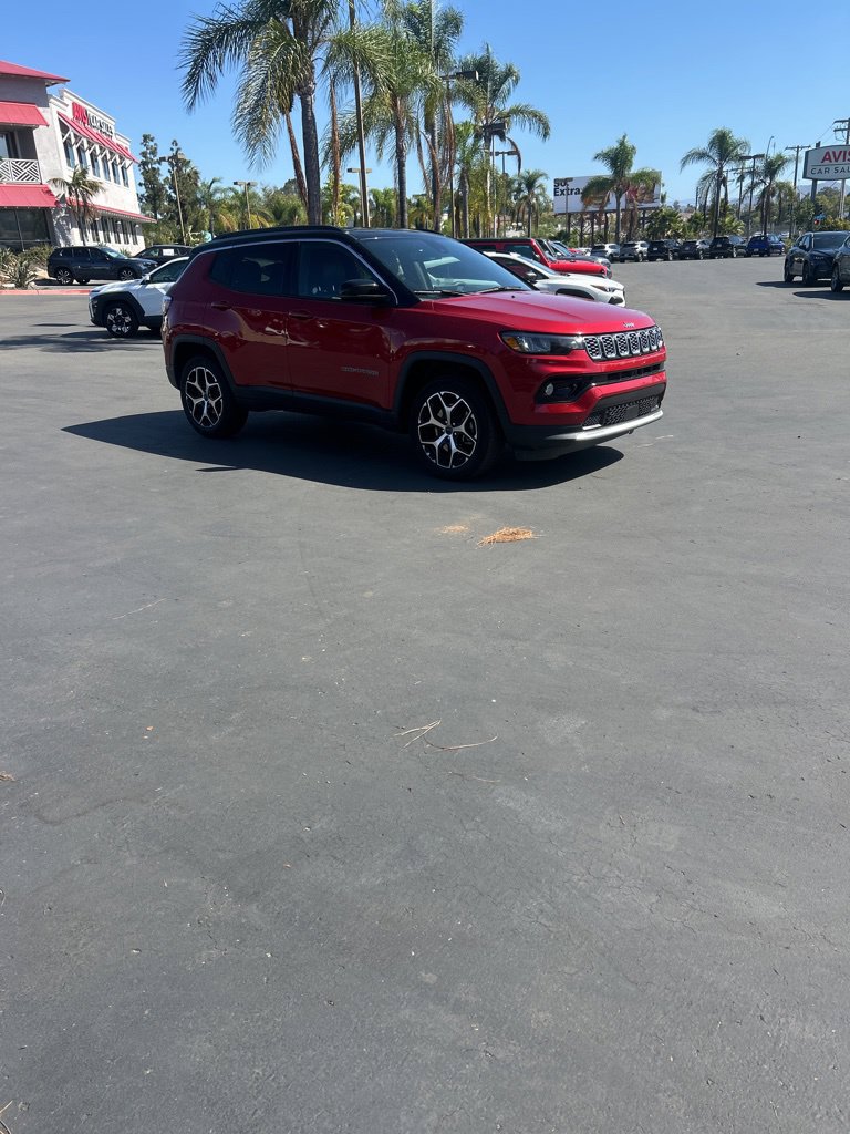Used 2025 Jeep Compass Limited AWD/4WD image 5