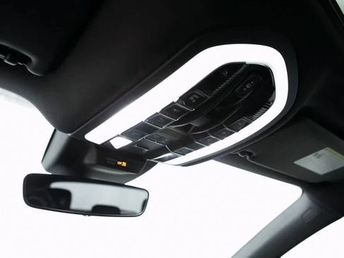 Certified 2025 Porsche Macan Turbo image 26