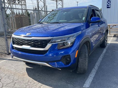 Used 2021 Kia Seltos EX image 3