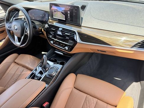 Used 2023 BMW 530e w/ Premium Package RWD image 13