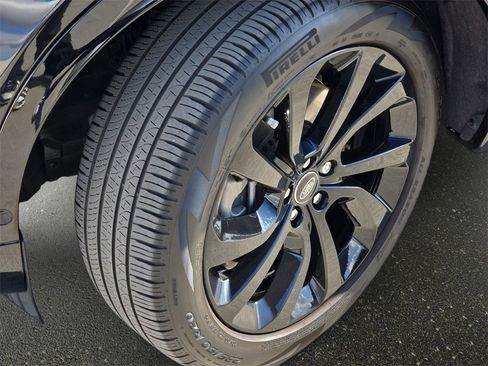 Certified 2025 Land Rover Discovery Sport Dynamic SE image 33