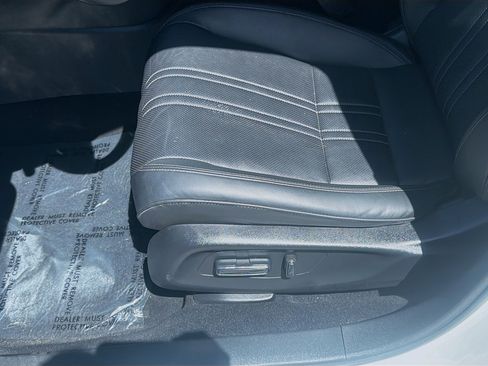 Used 2024 Honda HR-V EX-L image 17