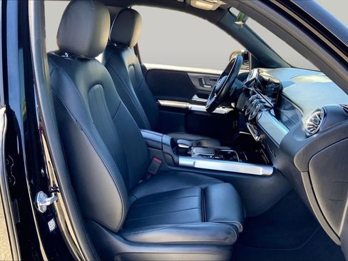 Used 2023 Mercedes-Benz GLB 250 image 9