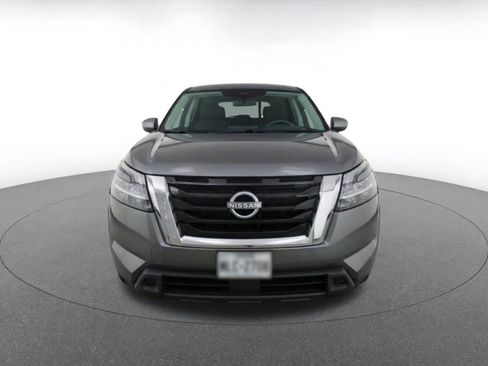 Used 2025 Nissan Pathfinder SV FWD image 2