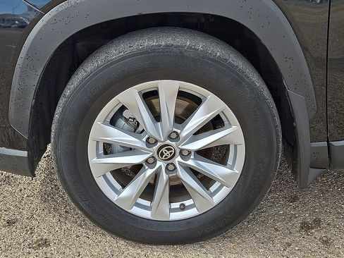 Used 2023 Toyota Corolla Cross LE image 11