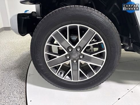 Used 2022 Jeep Wrangler Unlimited Sahara image 9