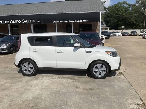 Used 2016 Kia Soul w/ Convenience Package FWD image 2