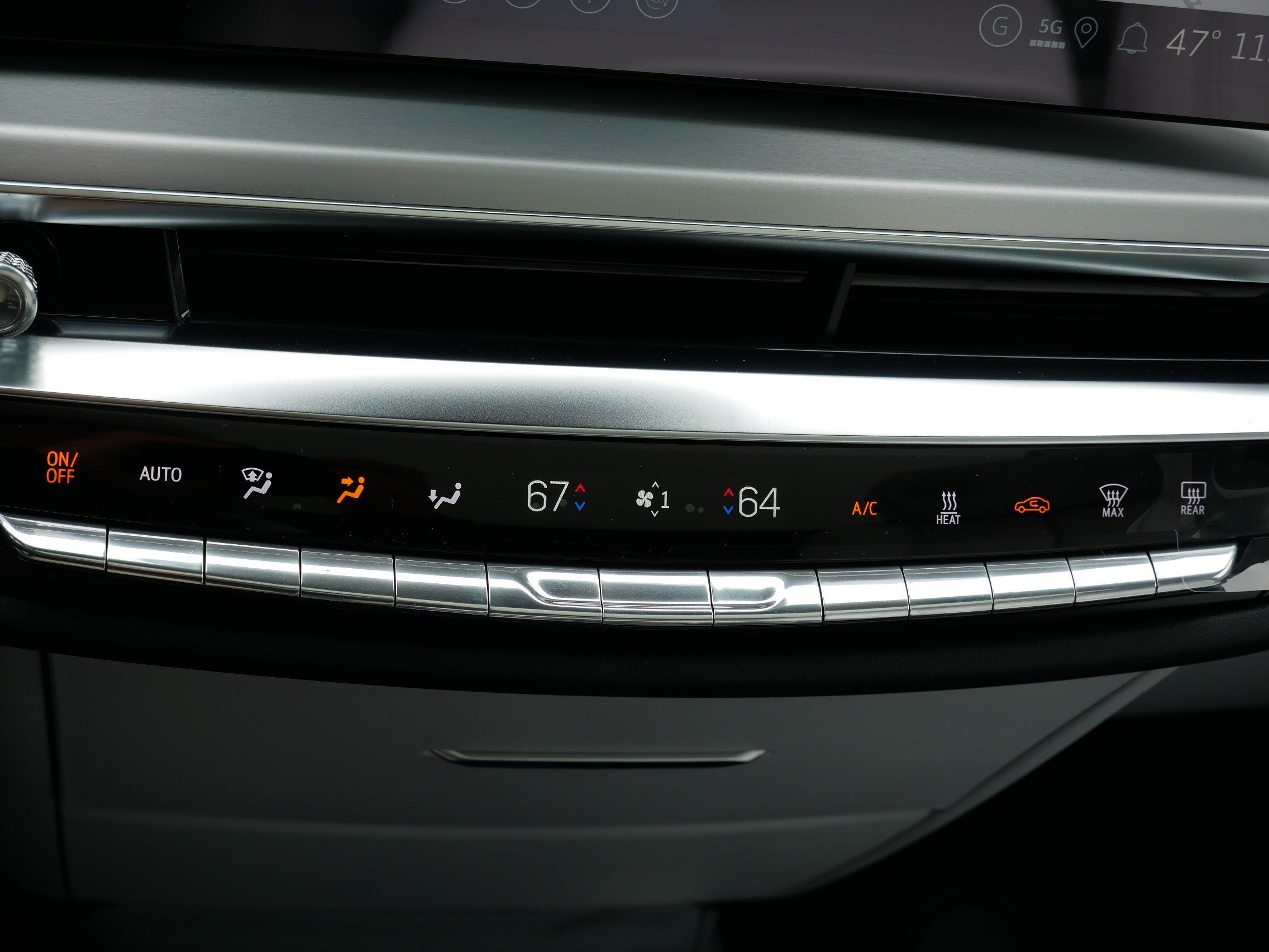 Used 2026 Cadillac Lyriq Premium Sport w/ LPO, Floor Liner Package AWD/4WD image 25