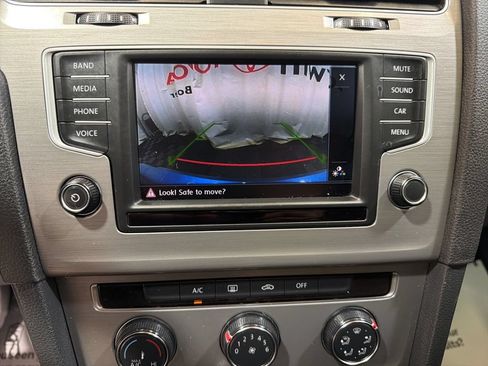 Used 2016 Volkswagen Golf S FWD image 27