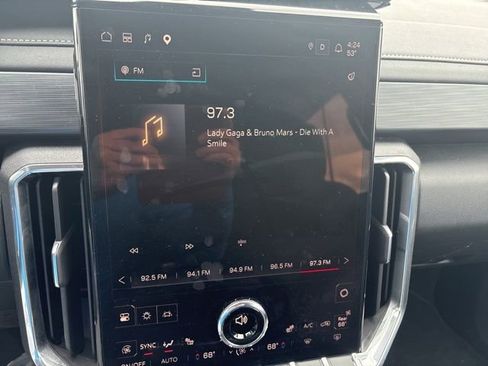 Used 2025 GMC Acadia Elevation FWD image 10