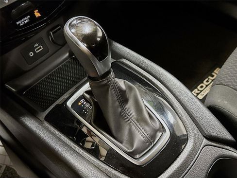 Used 2021 Nissan Rogue Sport S image 16