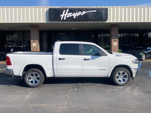 Used 2025 RAM 1500 Big Horn AWD/4WD image 4